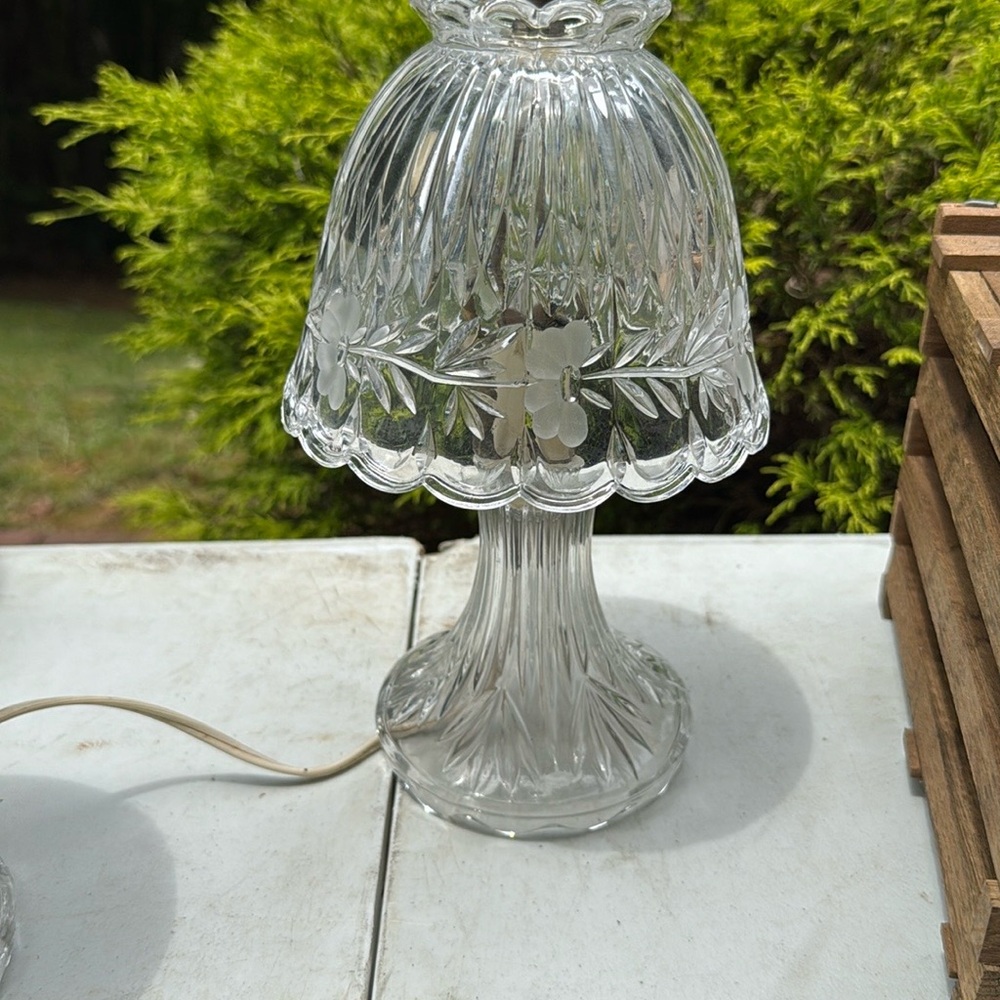 Elegant Clear Glass Table Lamp